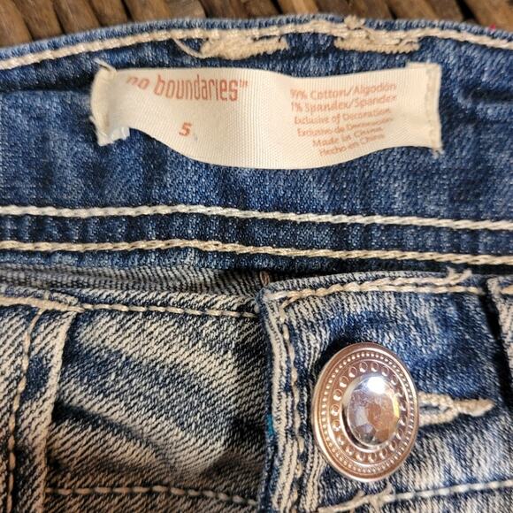 No Boundaries Womens Denim Cutoff Shorts Sz Small Low Rise Rhinestone Anchor - Picture 5 of 9